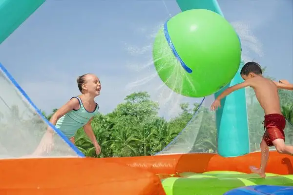 ⁦פארק מים הכדור החמקמק משחק עם מושבי קפיצה שכל אחד מקפיץ כדור או מנסה לתפוס אותו  מק"ט 53383 משווק מורשה יבואן רשמי בסטוואי⁩ – תמונה ⁦2⁩