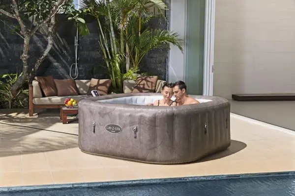 ⁦ג'קוזי מרובע כולל וויפיי חיבור לנייד עם מנוע נסתר דגם רומא Rome מרובע 180/180 מטר שליטה מהנייד מנוע פנימי נסתר מקט 6001K יבואן רשמי בסטוואי BESTWAY⁩ – תמונה ⁦3⁩